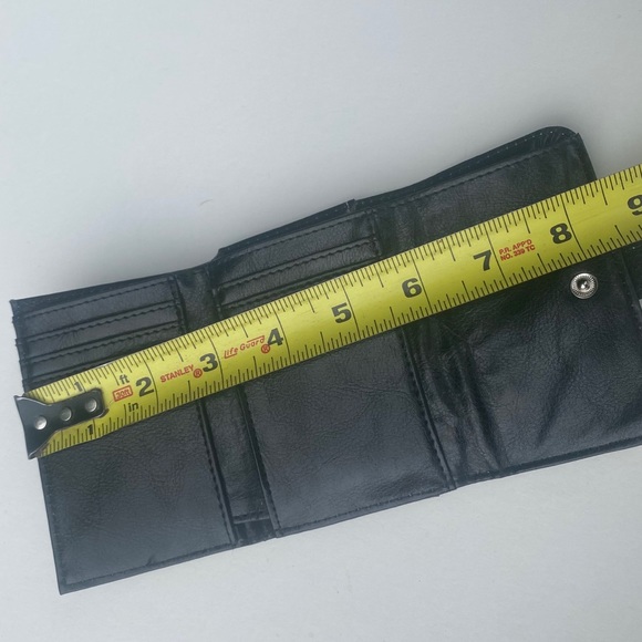 โผ๏ธLAST CHANCE ๐2/$20 New Suzy Shier Card Holder Vegan Leather Fold Wallet - Picture 12 of 15